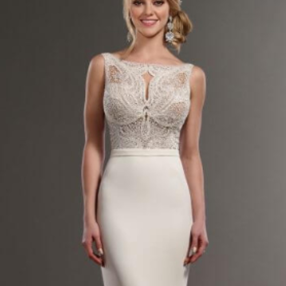 Designer Wedding Dress (Martina Liana #823) - Picture 3 of 3